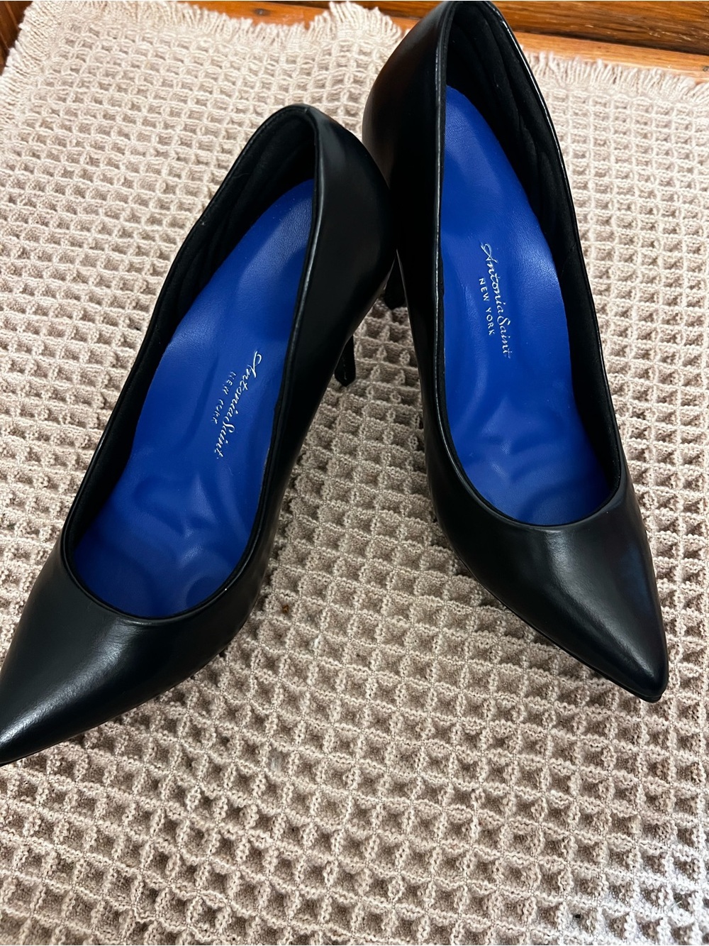 Antonia Saint of NYC Black Leather Pointed-Toe Heels with Blue CUSHION Insole